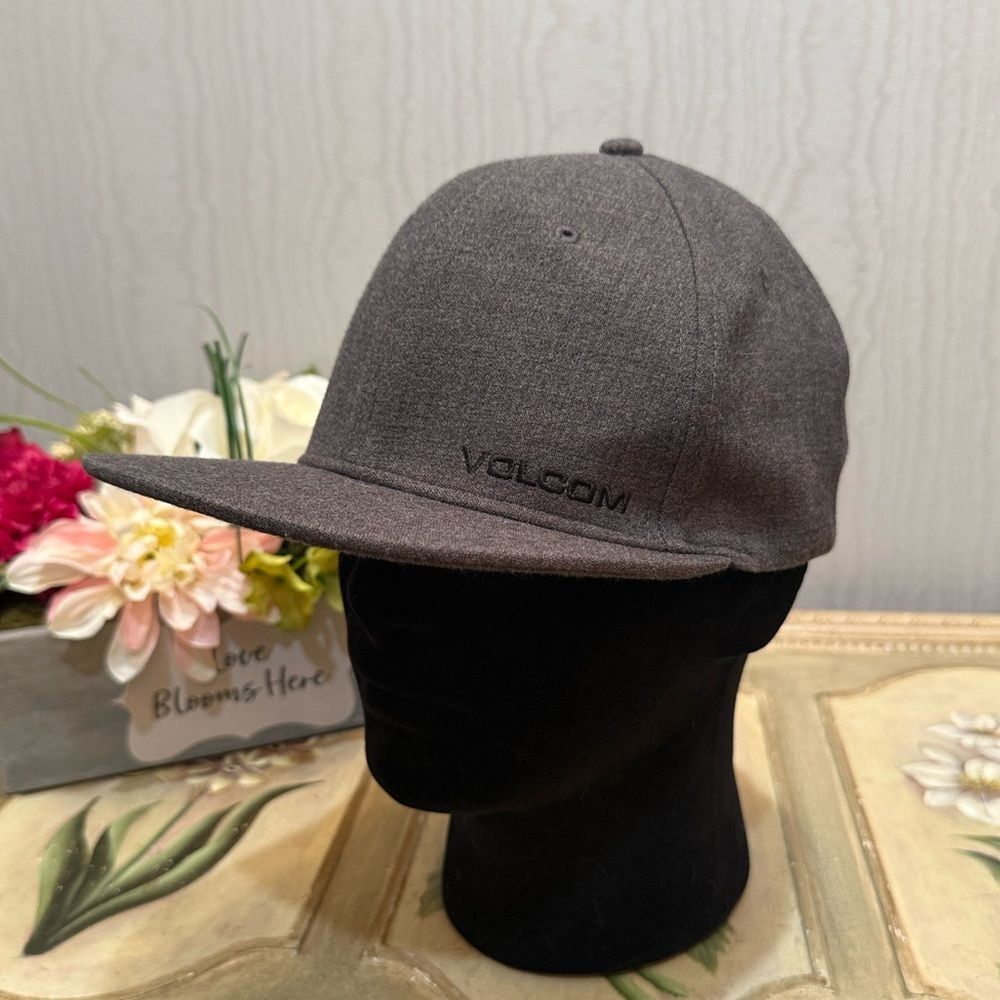 Volcom Euro Xfit Gray Fitted Cap Hat Sz L/XL